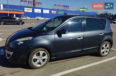 Минивэн Renault Scenic 2010 в 