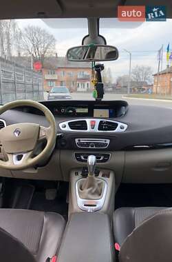Минивэн Renault Scenic 2010 в 