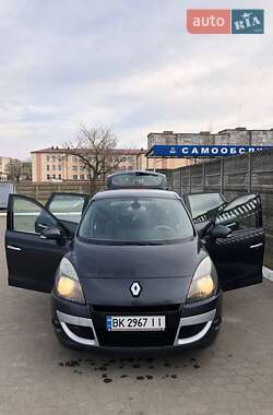 Минивэн Renault Scenic 2010 в 