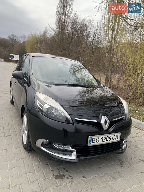 Минивэн Renault Scenic 2013 в 