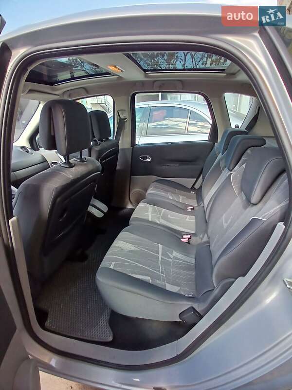 Минивэн Renault Scenic 2005 в Ахтырке