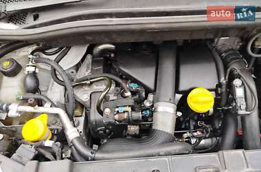 Минивэн Renault Scenic 2014 в 
