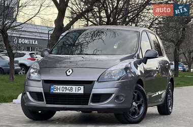 Минивэн Renault Scenic 2011 в 