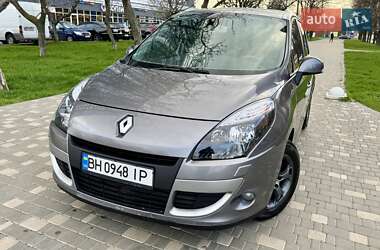 Минивэн Renault Scenic 2011 в 