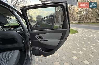 Минивэн Renault Scenic 2011 в 