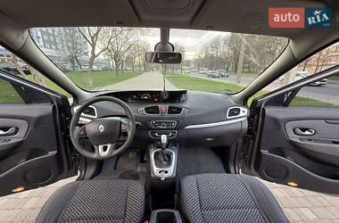 Минивэн Renault Scenic 2011 в 