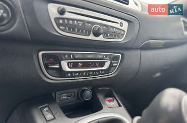 Минивэн Renault Scenic 2010 в 