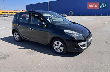 Минивэн Renault Scenic 2010 в 