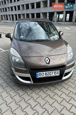 Минивэн Renault Scenic 2011 в 