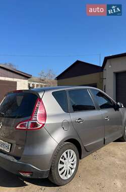 Минивэн Renault Scenic 2011 в 