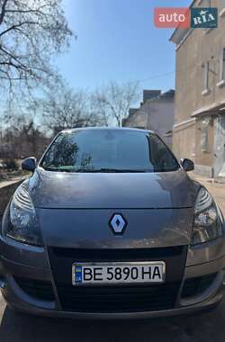 Минивэн Renault Scenic 2011 в 
