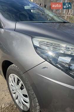 Минивэн Renault Scenic 2011 в 