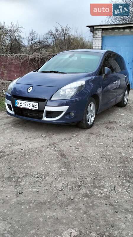 Минивэн Renault Scenic 2010 в 