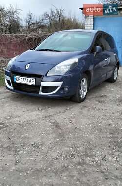 Минивэн Renault Scenic 2010 в 