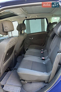 Минивэн Renault Scenic 2009 в 