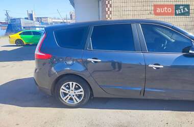 Минивэн Renault Scenic 2011 в 