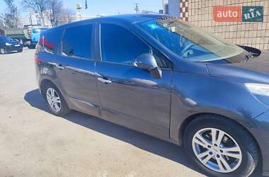 Минивэн Renault Scenic 2011 в 