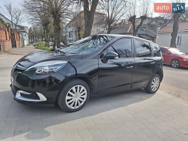 Минивэн Renault Scenic 2013 в 