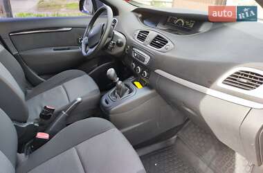 Минивэн Renault Scenic 2013 в 