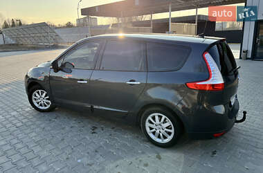 Минивэн Renault Scenic 2011 в 