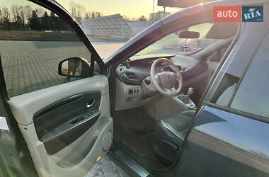 Минивэн Renault Scenic 2011 в 