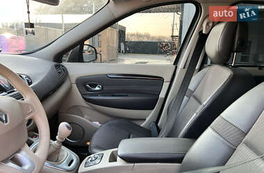 Минивэн Renault Scenic 2011 в 