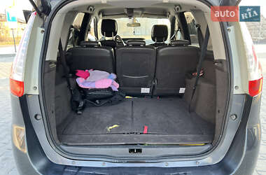 Минивэн Renault Scenic 2011 в 