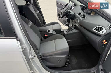 Минивэн Renault Scenic 2013 в 