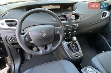 Минивэн Renault Scenic 2010 в 