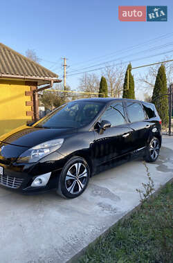 Минивэн Renault Scenic 2011 в Хотине