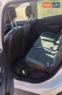 Минивэн Renault Scenic 2015 в 