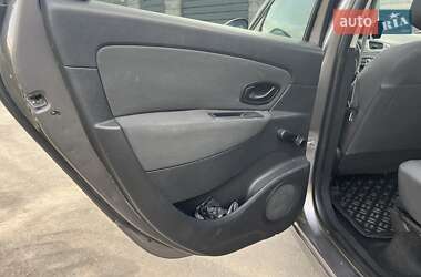 Минивэн Renault Scenic 2011 в 