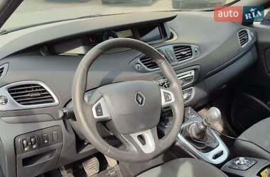 Минивэн Renault Scenic 2011 в 