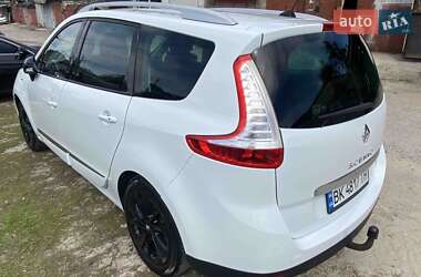 Минивэн Renault Scenic 2015 в 
