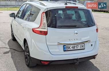 Минивэн Renault Scenic 2015 в 