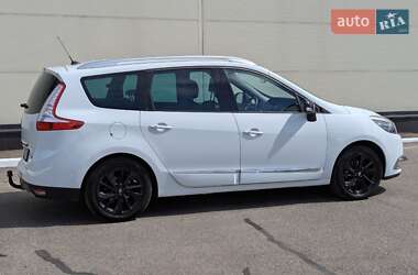 Минивэн Renault Scenic 2015 в 