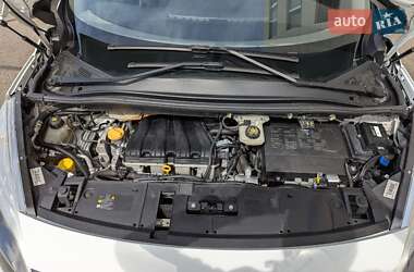 Минивэн Renault Scenic 2015 в 