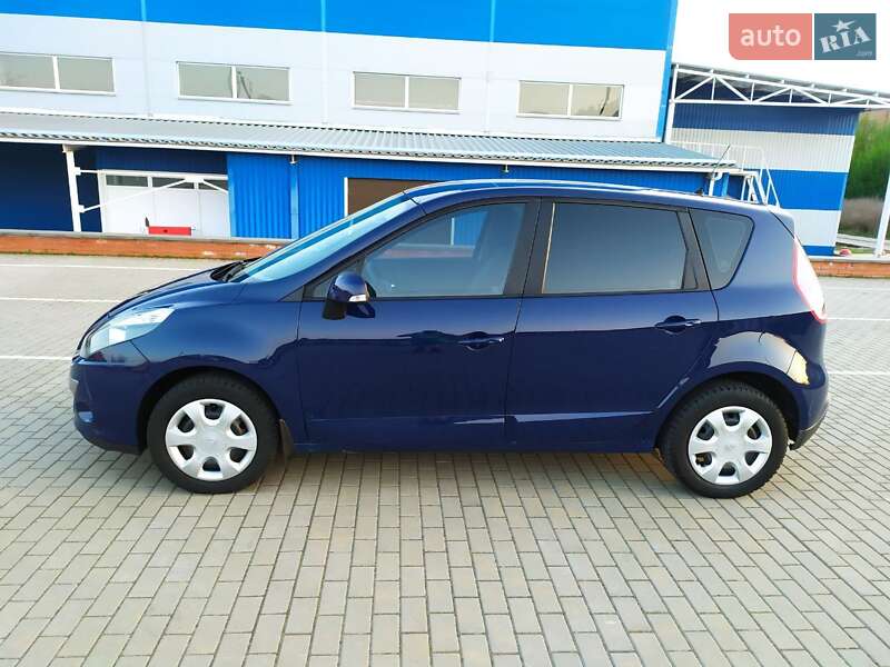 Мінівен Renault Scenic 2011 в Ромнах