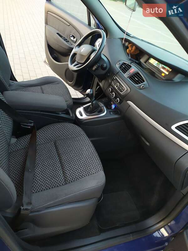 Мінівен Renault Scenic 2011 в Ромнах