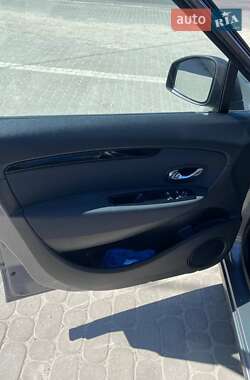 Минивэн Renault Scenic 2015 в 