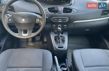 Минивэн Renault Scenic 2011 в 