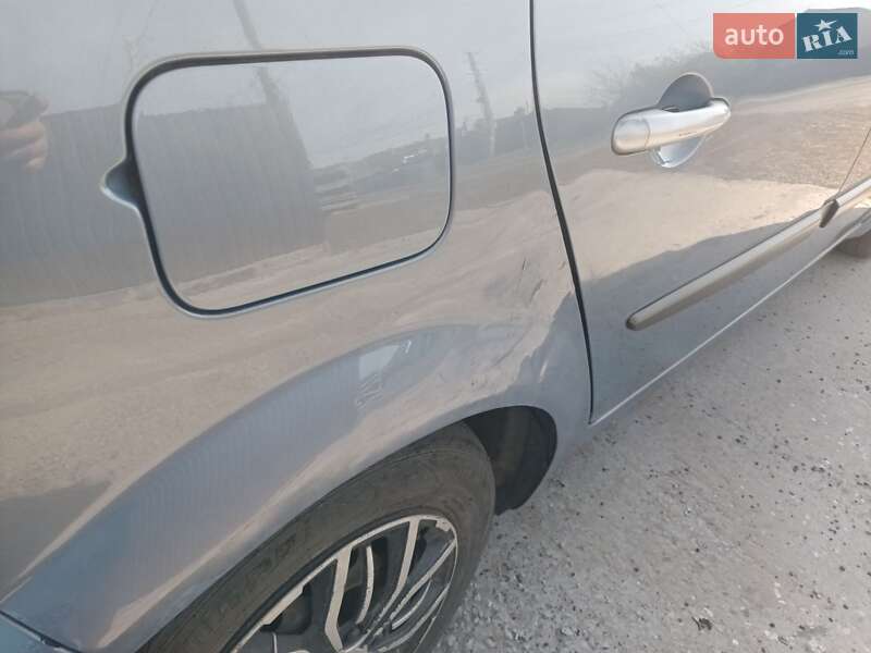 Минивэн Renault Scenic 2005 в Черкассах