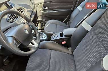 Минивэн Renault Scenic 2012 в 