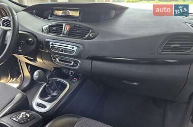 Минивэн Renault Scenic 2012 в 