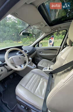 Минивэн Renault Scenic 2010 в 