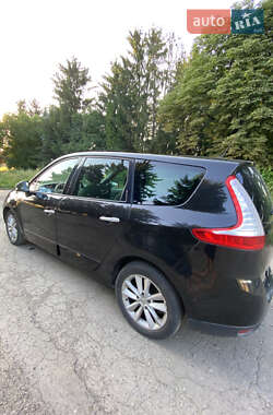 Минивэн Renault Scenic 2010 в 
