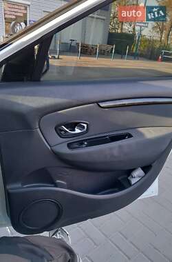 Минивэн Renault Scenic 2012 в 