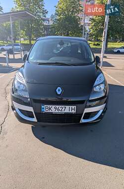 Минивэн Renault Scenic 2011 в 