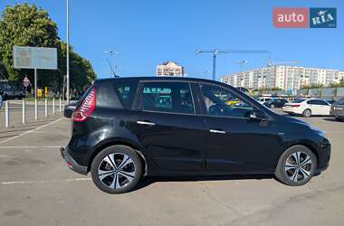 Минивэн Renault Scenic 2011 в 