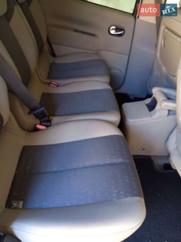 Минивэн Renault Scenic 2005 в Виноградове